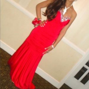 Red Elegant Prom dress